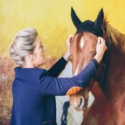 AXL-CONCEPT Bonnet anti-mouche cheval ergonomique Antifly Protect< Bonnet Anti-Mouche Cheval