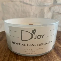 D'JOY Bougie équitation Trotting dans les vignes Grand format -< Idées Cadeaux|Accessoires Lifestyle Équitation