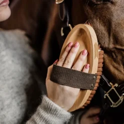GROOMING DELUXE Brosse douce à poils doux cheval -< Brosses Et Bouchons Cheval