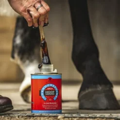 CARR AND DAY AND MARTIN Huile sabot cheval cornucrescine Hoof Dressing - Carr & Day & Martin< Huile Sabot Cheval