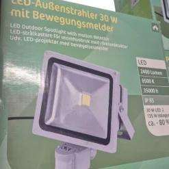STABLE PRO Projecteur extérieur écurie à Led avec détecteur de mouvement 30 W< Matériel D'Écurie