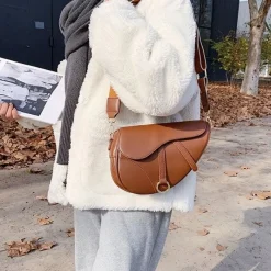 FABULHORSE Sac à main bandoulière cuir vegan forme selle anglaise< Idées Cadeaux|Accessoires Lifestyle Équitation