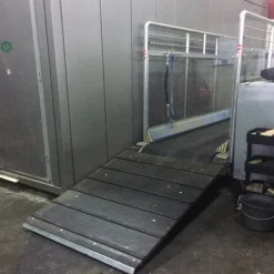 IDS Tapis caoutchouc avec tasseau pont de van ou camion cheval -< Equipement Van Et Camions|Tapis De Sols Box Et Écurie